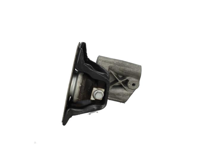 Used Engine mount Renault Clio III (BR/CR) 1.5 dCi 70 Price € 25,00 Margin scheme offered by Automaterialen Ronald Morien B.V.