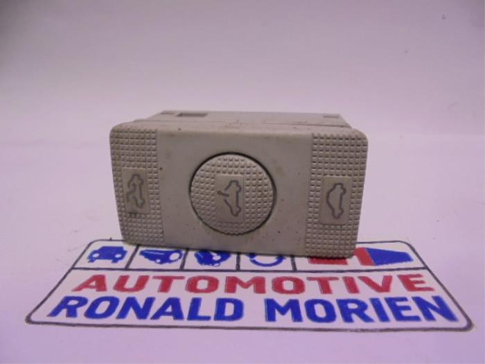 Używane Przelacznik Volkswagen Corrado 2.0 Cena € 25,00 Procedura marży oferowane przez Automaterialen Ronald Morien B.V.