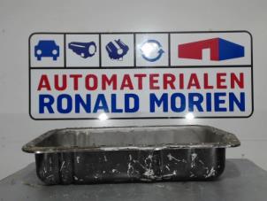 Usados Bandeja de cárter Opel Vivaro 2.5 DTI 16V Precio € 25,00 Norma de margen ofrecido por Automaterialen Ronald Morien B.V.