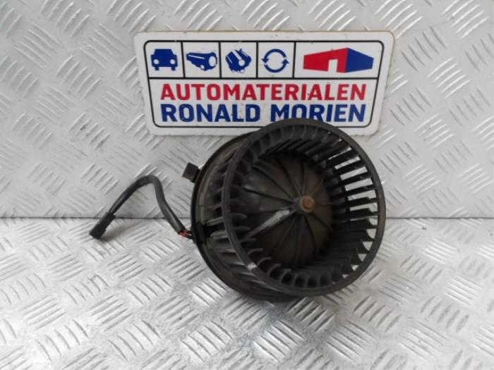 Motor de ventilador de calefactor de un Volkswagen Transporter 1997