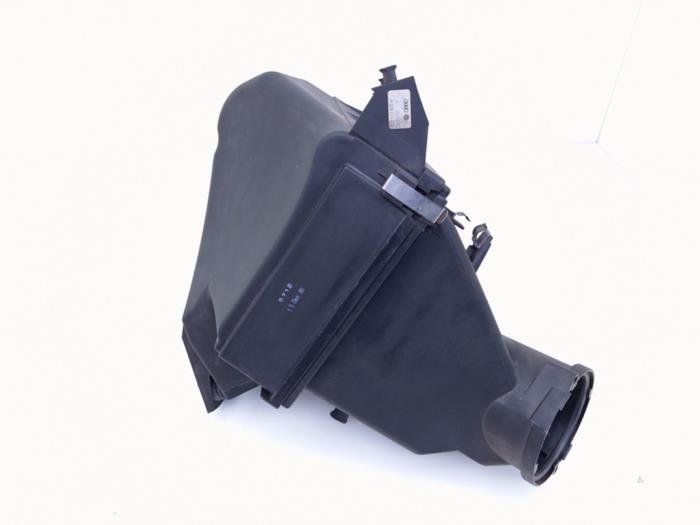 Begagnade Luftfilterhus Audi A6 (C5) 4.2 V8 40V Quattro Pris € 35,00 Marginaltabell erbjuds av Automaterialen Ronald Morien B.V.