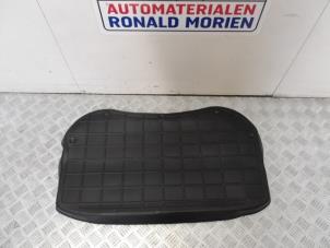 Używane Plyta podlogowa bagaznika Tesla Model 3 EV AWD Cena € 35,01 Z VAT oferowane przez Automaterialen Ronald Morien B.V.