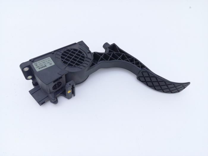 Begagnade Gaspedalsensor Volkswagen Polo IV (9N1/2/3) 1.4 TDI 70 Pris € 15,00 Marginaltabell erbjuds av Automaterialen Ronald Morien B.V.