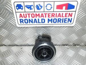 Used Dashboard vent Audi RS 3 Sportback (8VA/8VF) 2.5 TFSI 20V Quattro Price € 25,00 Margin scheme offered by Automaterialen Ronald Morien B.V.