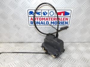 Używane Mechanizm blokady drzwi prawych tylnych wersja 4-drzwiowa Renault Megane II Grandtour (KM) 1.5 dCi 100 Cena € 15,00 Procedura marży oferowane przez Automaterialen Ronald Morien B.V.
