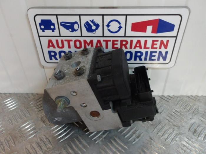 Begagnade ABS-pump Volkswagen Passat Variant (3B5) 1.9 TDI 90 Pris € 40,00 Marginaltabell erbjuds av Automaterialen Ronald Morien B.V.