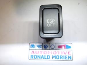 Usados Interruptor ESP Suzuki SX4 (EY/GY) 1.6 16V 4x2 Precio € 10,00 Norma de margen ofrecido por Automaterialen Ronald Morien B.V.
