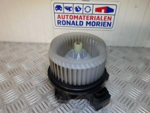 Usados Motor de ventilador de calefactor Suzuki SX4 (EY/GY) 1.6 16V 4x2 Precio € 29,00 Norma de margen ofrecido por Automaterialen Ronald Morien B.V.