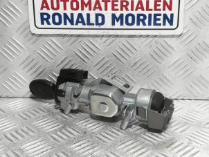 Used Ignition lock + key Ford Focus 2 1.6 16V Price € 45,00 Margin scheme offered by Automaterialen Ronald Morien B.V.