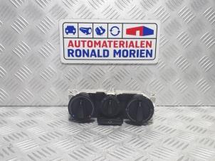 Używane Panel sterowania nagrzewnicy Volkswagen Bora (1J2) 1.9 TDI 90 Cena € 9,95 Procedura marży oferowane przez Automaterialen Ronald Morien B.V.