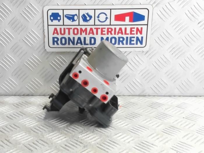 Usagé Bloc ABS Tesla Model 3 Long Range AWD 75 kWh Prix € 90,75 Prix TTC proposé par Automaterialen Ronald Morien B.V.