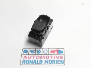 Używane Przelacznik elektrycznej szyby Tesla Model 3 EV AWD Cena € 14,99 Z VAT oferowane przez Automaterialen Ronald Morien B.V.