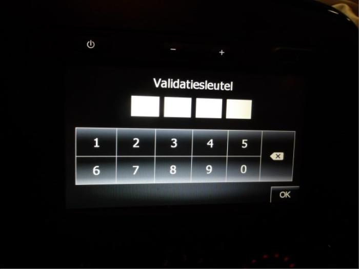 Wyswietlacz jednostki multimedialnej z Opel Vivaro 1.6 CDTI BiTurbo 140 2015
