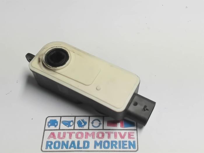 Używane Rózne Tesla Model 3 Long Range AWD 75 kWh Cena € 29,00 Z VAT oferowane przez Automaterialen Ronald Morien B.V.
