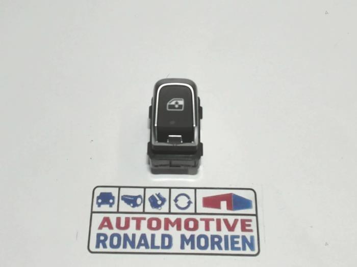 Usados Interruptor de ventanilla eléctrica Audi RS 3 Sportback (8VA/8VF) 2.5 TFSI 20V Quattro Precio € 10,00 Norma de margen ofrecido por Automaterialen Ronald Morien B.V.
