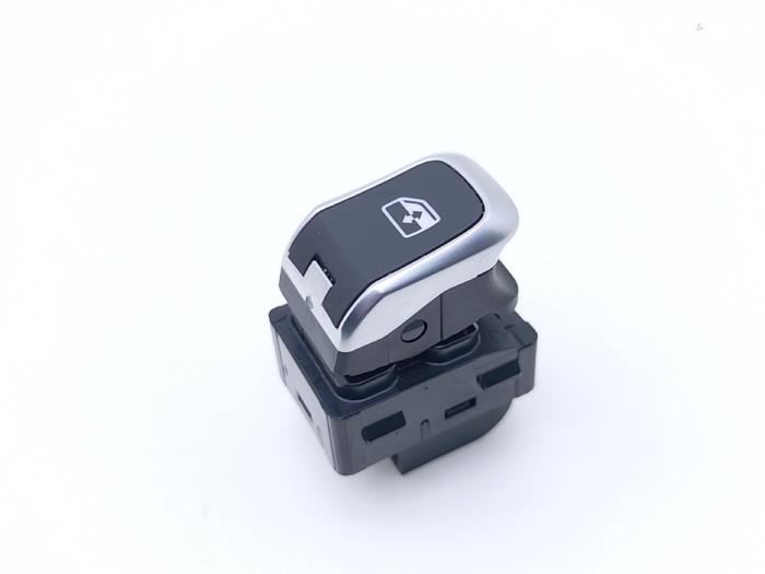 Usados Interruptor de ventanilla eléctrica Audi RS 3 Sportback (8VA/8VF) 2.5 TFSI 20V Quattro Precio € 10,00 Norma de margen ofrecido por Automaterialen Ronald Morien B.V.