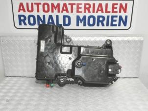 Usados Depósito Adblue Volkswagen Transporter T6 2.0 TDI Precio € 332,75 IVA incluido ofrecido por Automaterialen Ronald Morien B.V.