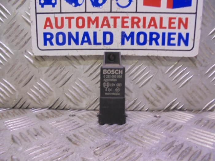 Glow plug relay Opel Vivaro 1.6 CDTI BiTurbo 140 0281003050