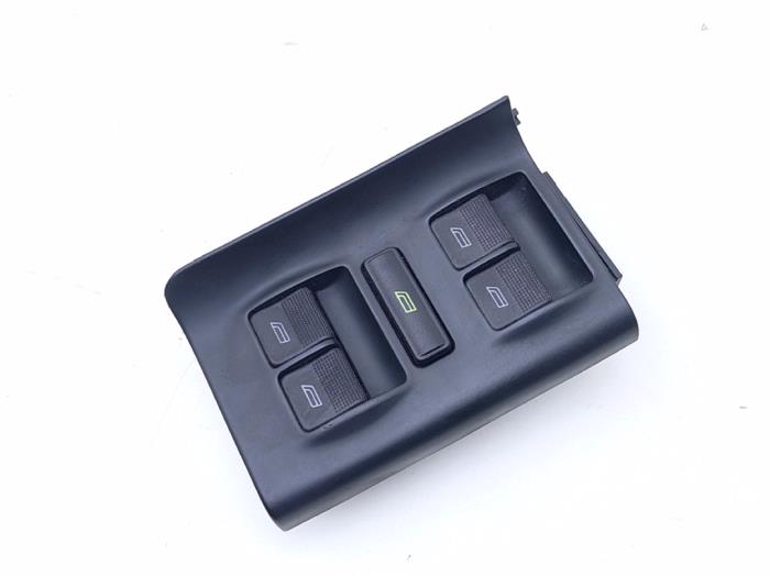 Usados Interruptor de ventanilla eléctrica Audi S4 (B5) S4 2.7 V6 30V Turbo Precio € 20,00 Norma de margen ofrecido por Automaterialen Ronald Morien B.V.