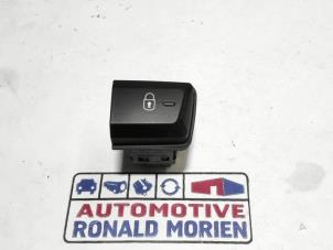 Used Central locking switch Peugeot 208 I (CA/CC/CK/CL) 1.2 12V e-THP PureTech 110 Price € 10,00 Margin scheme offered by Automaterialen Ronald Morien B.V.