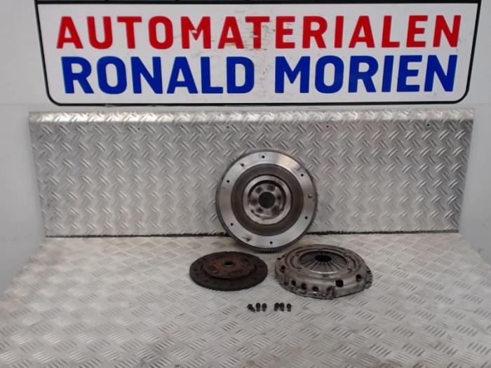 Used Clutch kit (complete) Volkswagen Polo V (6R) 1.2 12V Price on request offered by Automaterialen Ronald Morien B.V.