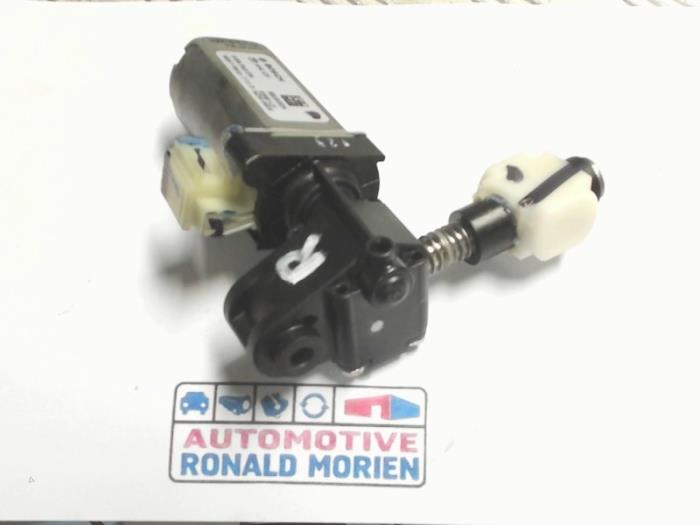 Gebrauchte Sitzmotor Opel Mokka/Mokka X 1.6 CDTI 16V 4x2 Preis € 25,00 Margenregelung angeboten von Automaterialen Ronald Morien B.V.
