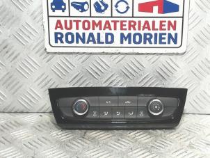 Usados Panel de control de aire acondicionado Opel Corsa F (UB/UH/UP) 1.2 12V 75 Precio € 75,00 IVA incluido ofrecido por Automaterialen Ronald Morien B.V.
