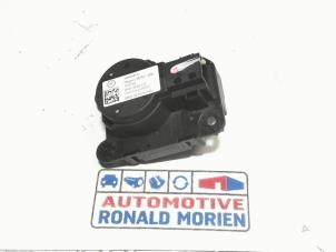 Usados Motor de válvula de calefactor Opel Corsa F (UB/UH/UP) 1.2 12V 75 Precio € 14,99 IVA incluido ofrecido por Automaterialen Ronald Morien B.V.