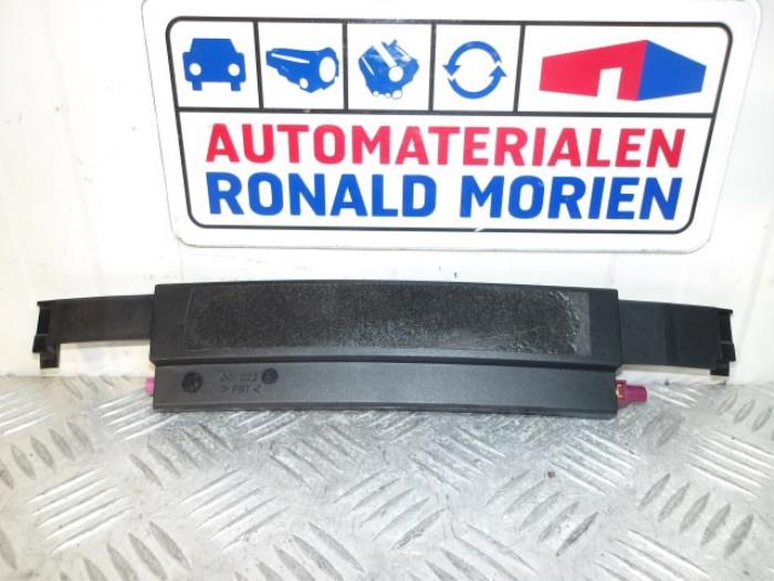 Używane Antena Volkswagen Phaeton (3D) 3.2 V6 30V 4Motion Lang Cena € 20,00 Procedura marży oferowane przez Automaterialen Ronald Morien B.V.