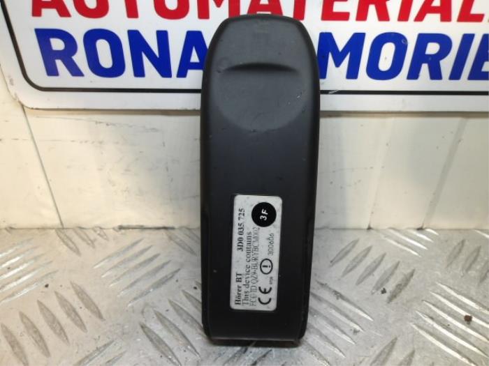 Radio remote control from a Volkswagen Phaeton (3D) 3.2 V6 30V 4Motion Lang 2006