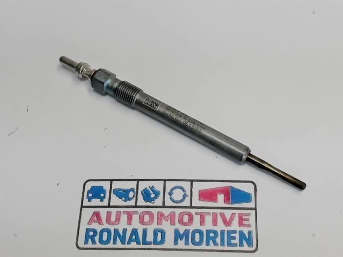 Glow plug from a Volkswagen Transporter/Caravelle T6 2.0 TDI 150 2021