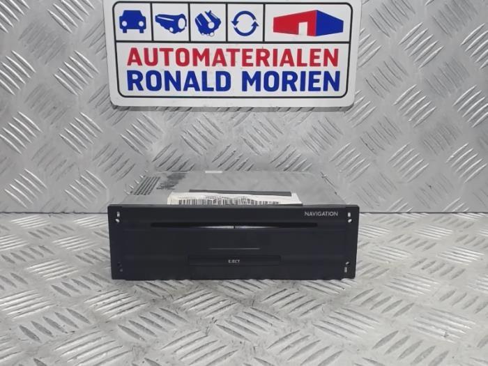 Usagé Module navigation Volkswagen Phaeton (3D) 3.2 V6 30V 4Motion Lang Prix € 125,00 Règlement à la marge proposé par Automaterialen Ronald Morien B.V.