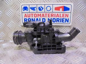 Nowe Obudowa termostatu Ford Focus 4 1.5 EcoBlue 120 Cena € 75,00 Z VAT oferowane przez Automaterialen Ronald Morien B.V.