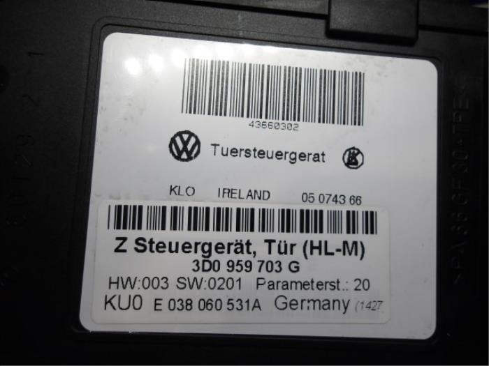 Motor de ventanilla de puerta de un Volkswagen Phaeton (3D) 3.2 V6 30V 4Motion Lang 2006