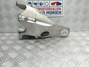 Engine mount from a Volkswagen Transporter/Caravelle T6 2.0 TDI 150 2021