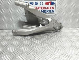Engine mount from a Volkswagen Transporter/Caravelle T6 2.0 TDI 150 2021