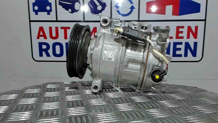 Usagé Pompe clim Mercedes A (W176) 1.6 A-160 16V Prix € 125,00 Règlement à la marge proposé par Automaterialen Ronald Morien B.V.