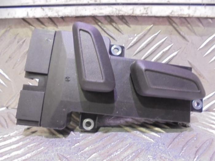 Interruptor de ajuste de asiento de un Audi A3 Sportback (8VA/8VF) 1.4 TFSI 16V e-tron 2015