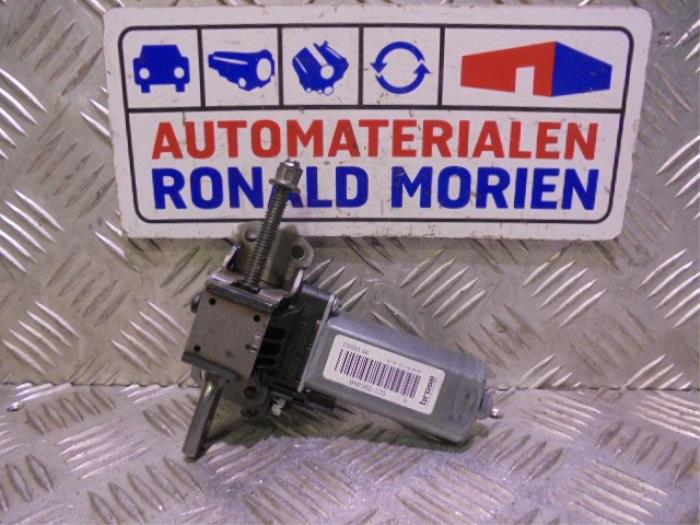 Gebrauchte Sitzmotor Audi A3 Sportback (8VA/8VF) 1.4 TFSI 16V e-tron Preis € 49,00 Margenregelung angeboten von Automaterialen Ronald Morien B.V.