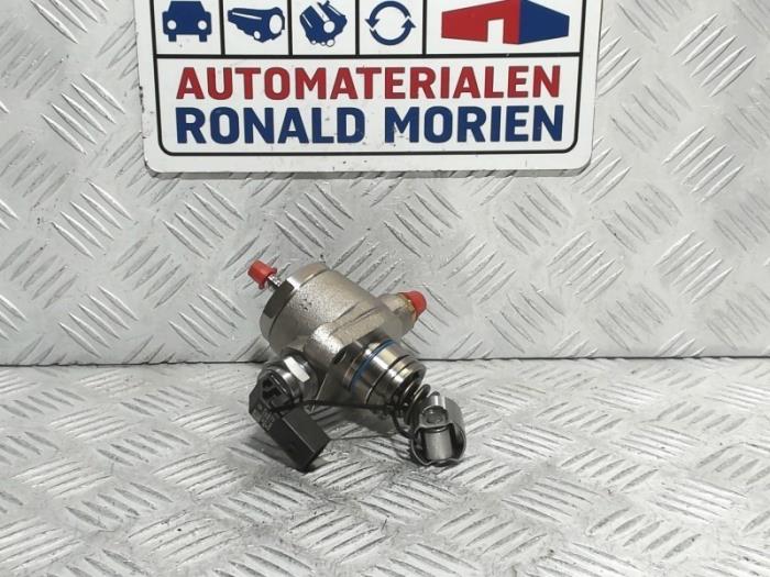 Mechanical fuel pump from a Volkswagen Scirocco (137/13AD) 2.0 TSI 16V 2018