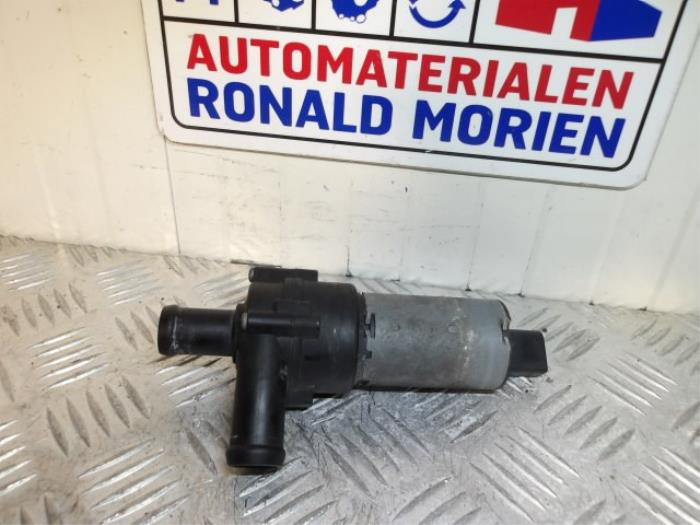 Begagnade Extra vattenpump Volkswagen Phaeton (3D) 3.2 V6 30V 4Motion Lang Pris € 35,00 Marginaltabell erbjuds av Automaterialen Ronald Morien B.V.