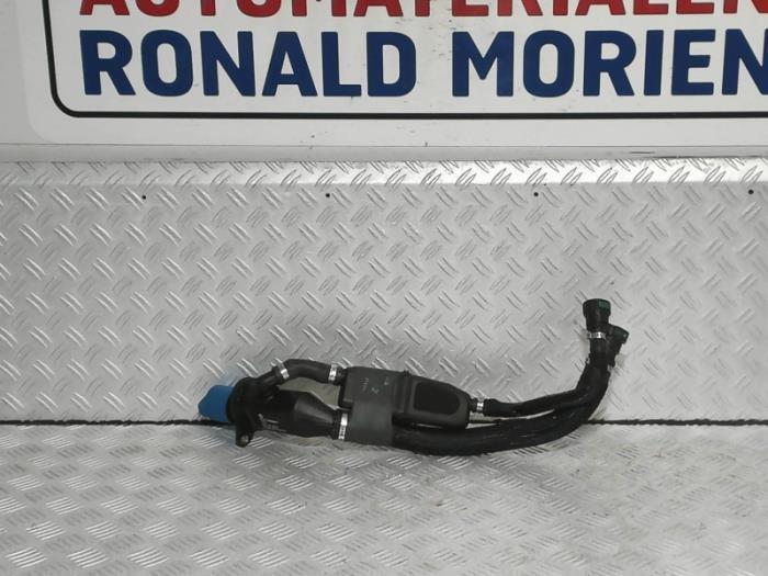 Gebrauchte Füllrohr adbluetank Volkswagen Transporter/Caravelle T6 2.0 TDI 204 Preis € 54,45 Mit Mehrwertsteuer angeboten von Automaterialen Ronald Morien B.V.
