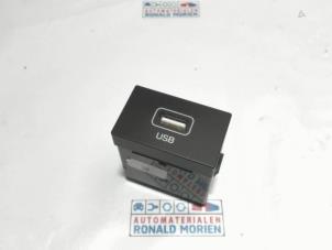 Usagé Module USB Hyundai Ioniq Electric Prix € 25,00 Règlement à la marge proposé par Automaterialen Ronald Morien B.V.