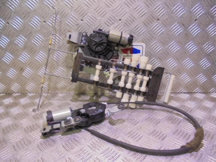 Usagé Divers Volkswagen Phaeton (3D) 5.0 V10 TDI 4Motion Prix € 145,00 Règlement à la marge proposé par Automaterialen Ronald Morien B.V.
