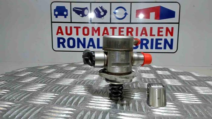 Usagé Pompe essence Volkswagen Golf VII (AUA) 1.5 TSI Evo BMT 16V Prix € 40,00 Règlement à la marge proposé par Automaterialen Ronald Morien B.V.