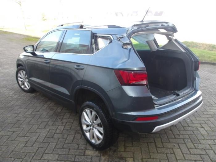 Rear bumper from a Seat Ateca (5FPX) 1.0 TSI 12V 2017