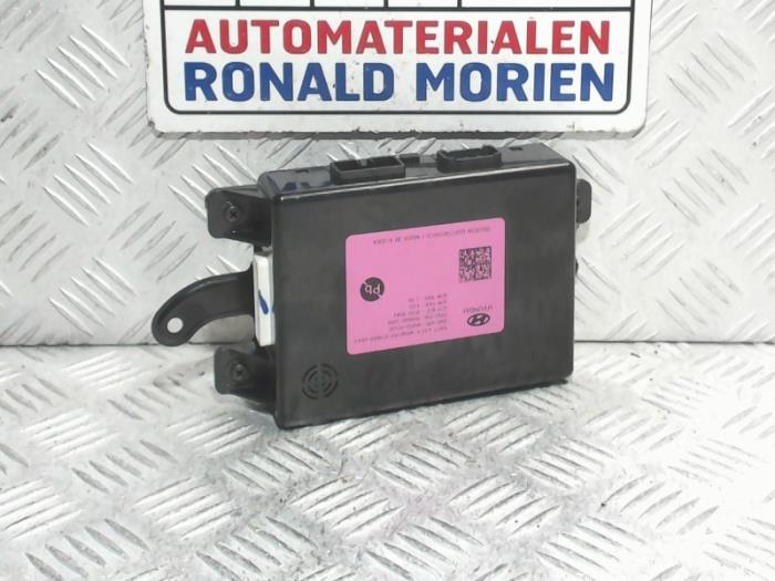 Begagnade Sätesdator Hyundai Ioniq EV 38 kWh Pris € 95,00 Marginaltabell erbjuds av Automaterialen Ronald Morien B.V.