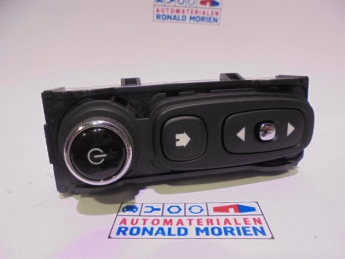 Used On-board computer controller Renault Trafic (1FL/2FL/3FL/4FL) 1.6 dCi 125 Twin Turbo Price € 25,00 Margin scheme offered by Automaterialen Ronald Morien B.V.