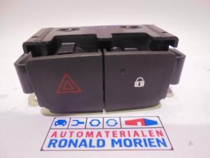 Used Panic lighting switch Renault Trafic (1FL/2FL/3FL/4FL) 1.6 dCi 125 Twin Turbo Price € 10,00 Margin scheme offered by Automaterialen Ronald Morien B.V.