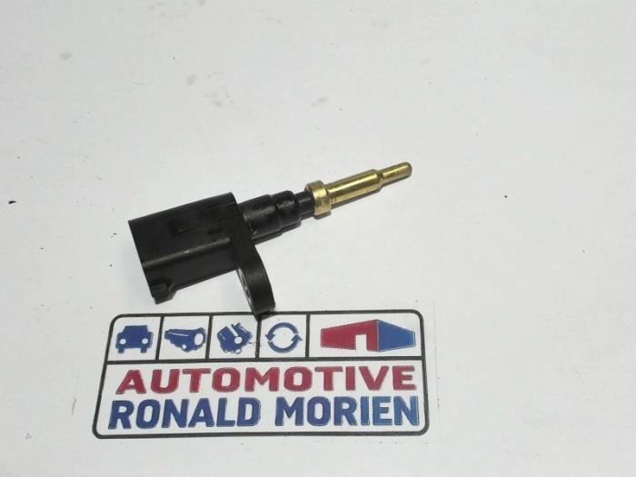 Engine temperature sensor from a Volkswagen Passat Variant (3G5) 2.0 TDI BiTurbo 16V 4Motion 2018